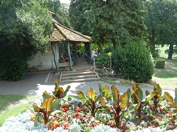 Terrace Gardens: Hollyhock Cafe